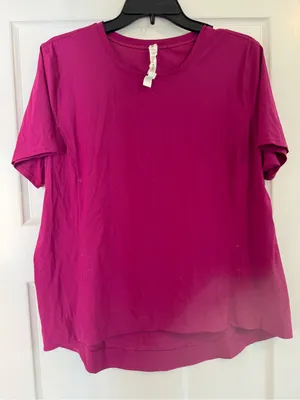Lululemon Training Tee in Magenta Purple Size 12 NWOT RT $58 thumbnail 1