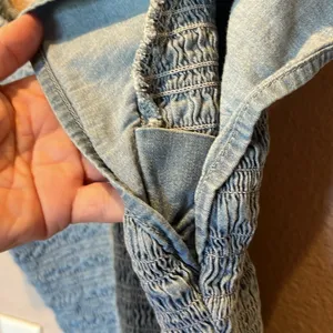 GAP Women’s Denim Smocked V Neck Ruffle Sleeve Top Size Medium thumbnail 11