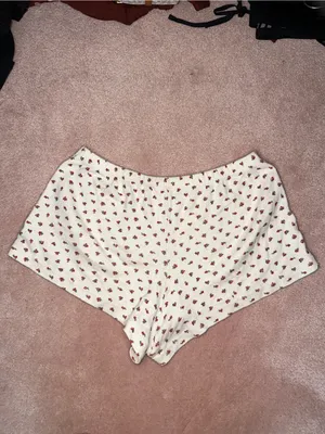 Brandy Melville John Galt White Emery Floral Pointelle Lounge Shorts thumbnail 6