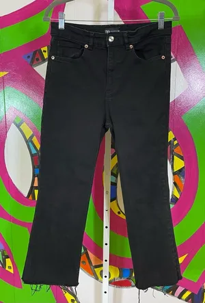 Zara, Black Raw Hem Cropped Jeans. Size 10. In excellent condition! thumbnail 1