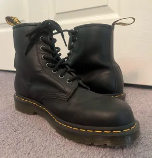 Dr. Martens Boots 1460 Greasy Leather Lace-Up thumbnail 1