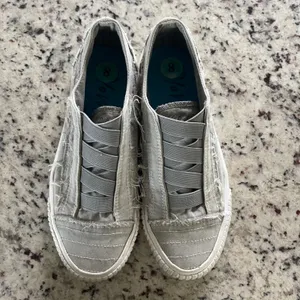 Blowfish Malibu Play Sneaker Women 8 Grey Beachy Distressed Canvas Slip On Shoes thumbnail 5