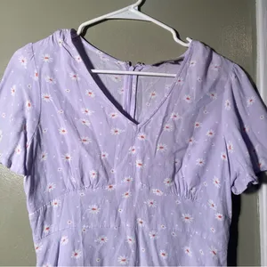 Loft Women's Size 4 Daisy Print Flutter‎ Sleeve Blouse Light Purple V-Neck Zip thumbnail 3