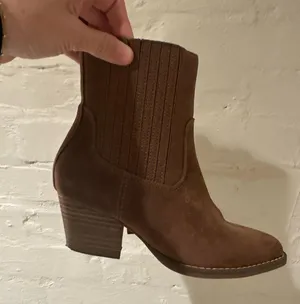 Rockport Brown Heeled Boots with Western Style and Chunky Heel thumbnail 1