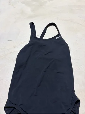 Nike hydrastrong Women’s Black One-Piece Swimsuit 12 thumbnail 2