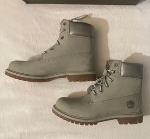 Timberland 6-Inch Premium Waterproof Boots 7.5 thumbnail 2