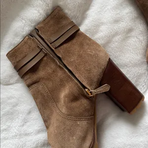 Tory Burch River Rock Suede Lug Sole Block Heel Booties Size 10 thumbnail 5