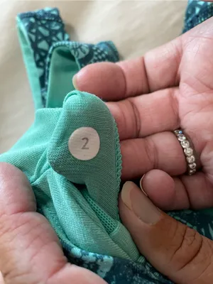 Lululemon size 2 Women's Teal Printed Racerback Sports Bra thumbnail 4