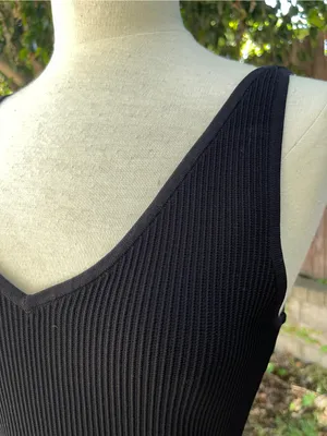 Aritzia Babaton sculpt Black Ribbed V-Neck Tank Top minimalist streetwear L thumbnail 2