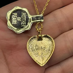 Mother of Pearl Heart Inlay Gold Tone Unsigned Necklace Vtg 18" thumbnail 3