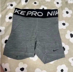 Nike pro grey shorts thumbnail 1