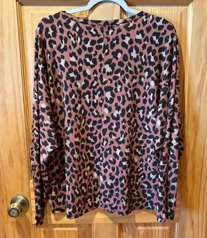NVIU animal print hi-low pullover round neck long sleeve top size M used thumbnail 2