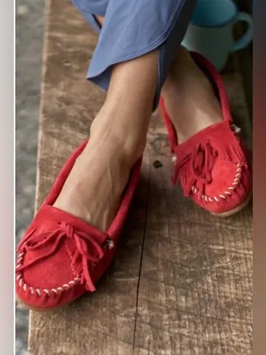 Minnetonka Red Suede Moccasin with Fringe Bow Size 5 thumbnail 2