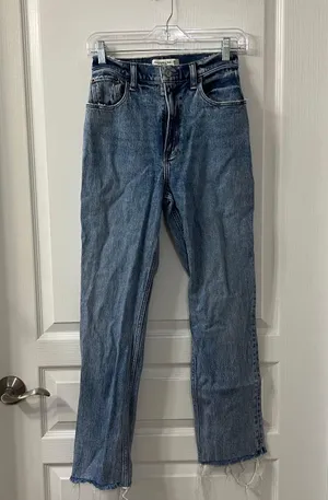 Abercrombie High Rise 90s Curve Love Jeans thumbnail 2