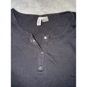 H&M‎ Divided Size Medium Black Long Sleeve Shirt Ribbed Quarter Button Causal thumbnail 2
