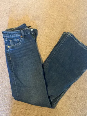 H&M Low-Rise Flare Jeans thumbnail 4