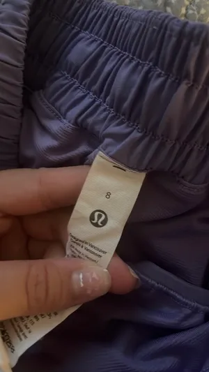 Lululemon Hotty Hot 2.5" Shorts thumbnail 3