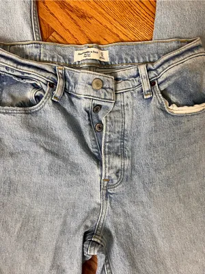 Abercrombie The Dad Light Wash High-Rise Straight Jeans - Cutout Detail thumbnail 7