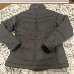Columbia Women’s Winter Puffer Coat in dark/ olive‎ green Size Small thumbnail 5