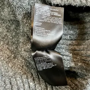 H&M Women’s Large Gray Turtleneck with Cuff Wrist thumbnail 12