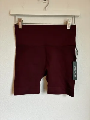 Set Active NWT Shorts size Small  thumbnail 2