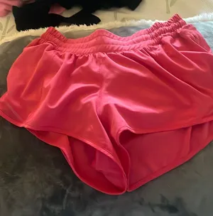 Lululemon Hotty Hot Short 2.5” thumbnail 1