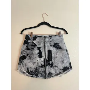 Carmar Beatrice‎ Jean Skirt Women’s Size 26 Black And Gray Mini Zip Front New thumbnail 3
