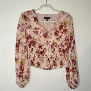 Woman's Express Pink Floral Long Sleeve Crop V-Neck Top Size Medium thumbnail 2