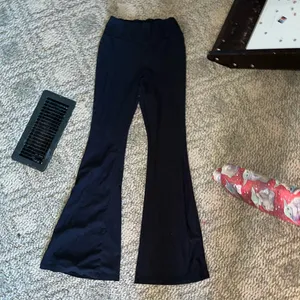 Women’s Size Small Flare Leggings thumbnail 5