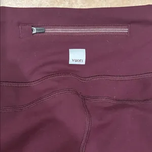 Vuori Burgundy High Rise Back Pocket Legging thumbnail 3