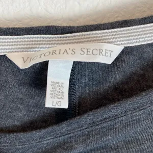 Victoria's Secret Grey Tee Shirt Size Large thumbnail 4