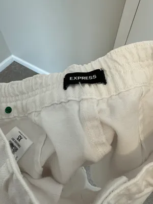 EXPRESS New! White  Shorts Size XS thumbnail 4