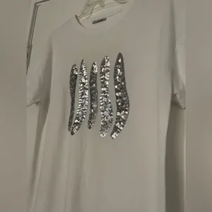 Zara White Tee with Silver Sequin Waves Size M thumbnail 2
