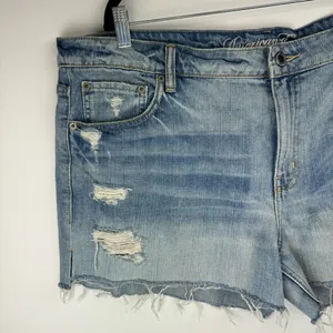 American Eagle Distressed Shorts Sz 18 Light Medium Wash Denim Raw Hem thumbnail 4