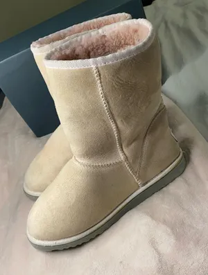 UGG Australia Womens suede Boots size 8 thumbnail 1