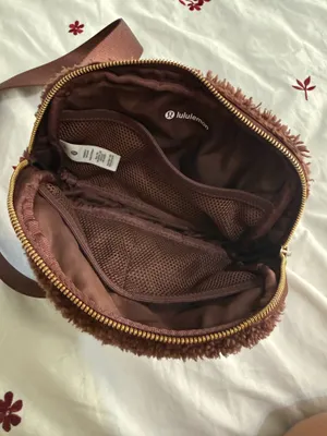 Lululemon Sherpa Fanny Pack thumbnail 3