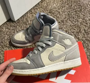Jordan 1 Mid SE thumbnail 1