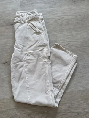 Aritzia Straight-Leg Cargo Carpenter Utility Pants in Cream Minimalist Casual thumbnail 1