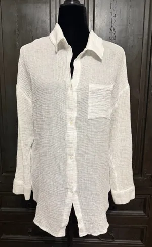 Shade shore Button down crinkle gauze Long sleeve White blouse - Size Small. ***Refer to measurement’s. Gently warn and like new condition. polyester. Measurements approximately 20” from armpit to armpit x 26” long. Non-smoking home . Priced at as is condition. Don’t like my price make a reasonable offer! And thank you for checking my closet! thumbnail 1