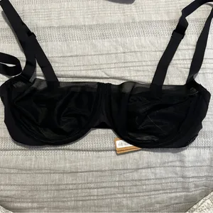 SKIMS NWT no show molded unlined balconette size 32C thumbnail 7