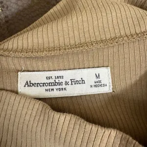 Abercrombie & Fitch Tan Mock Neck Long Sleeve Ribbed Top Medium thumbnail 4
