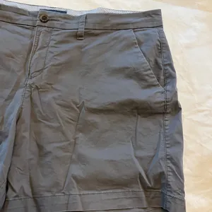 Old Navy Women's Casual Chino Everyday Shorts Gray Size 14 thumbnail 2