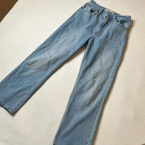 Abercrombie & Fitch Curve Love Ultra High Rise Ankle Straight Jeans thumbnail 5