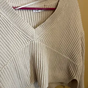 Pacsun‎ xs cropped beige sweater thumbnail 7