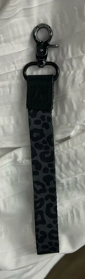 SheIn Leopard print keychain thumbnail 1