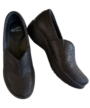 EUC Dansko Leather Embossed clogs Black Size 8 thumbnail 1