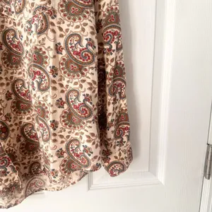 Liz Sport Beige Red Paisley Wester Snap Button Vintage Collared Shirt Medium thumbnail 5