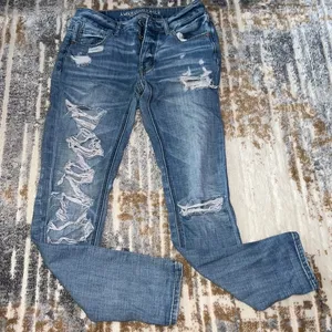 American Eagle Ripped Jeans thumbnail 1