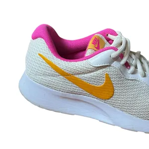 Nike Tanjun Shoes Sneakers Womens Size 9 White Pink Orange Running CK0062-100 thumbnail 9