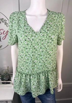 Beautiful Women’s Top Size M Green Size M thumbnail 1